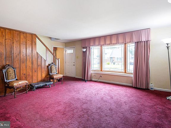 3rd image of 513 Burgess St