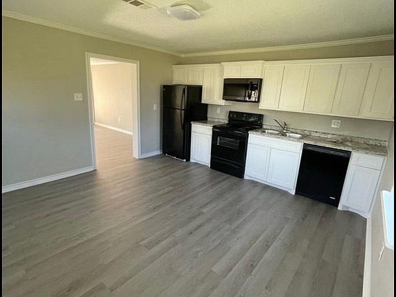 5th image of 107 Forest Dr #A