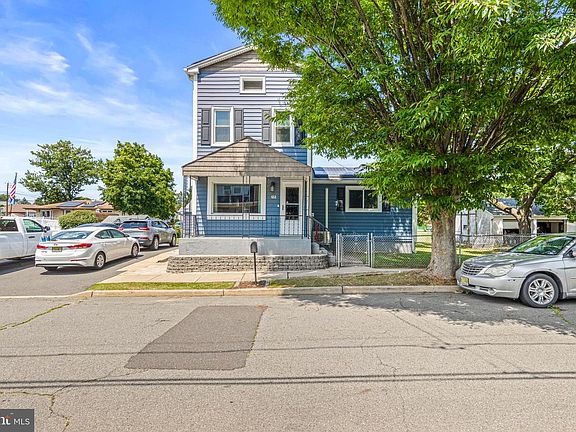 2nd image of 122 Chapman Ave
