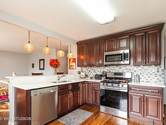 3rd image of 1522 Woodridge Dr