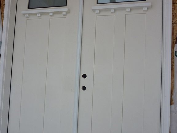 4th image of 2581 Catalina Ave