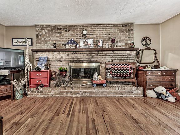 4th image of 224 Stockwood Dr