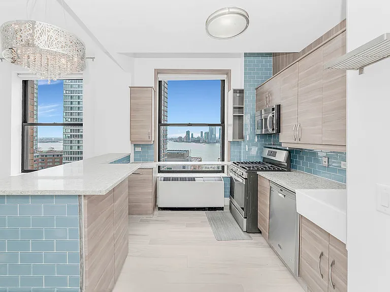 20 West St #18B — Photo 6
