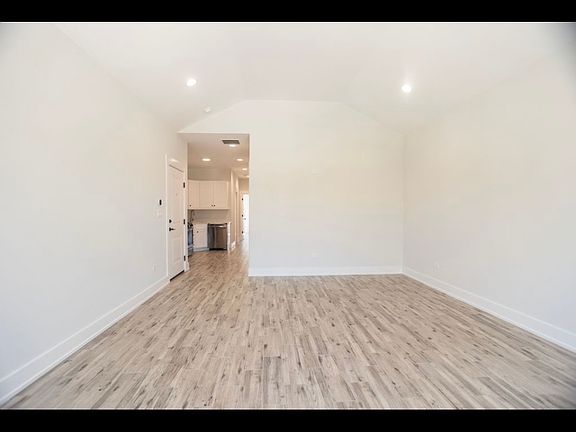 4th image of 5754 N Elston Ave #2