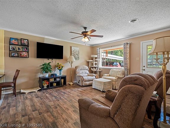 3rd image of 4303 Pond St