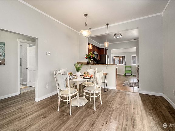 4th image of 912 914 E 66th Street