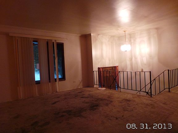 3rd image of 321 E Maple Dr
