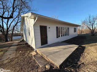 817 Green St, Mystic, IA 52574