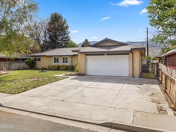 3rd image of 904 Saratoga Way