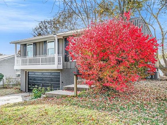 3rd image of 624 Powahatan Ct W