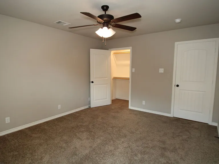 902 Clanton Cv — Photo 28