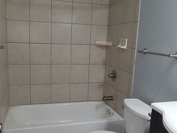 2nd image of 615 E Locust St APT 104
