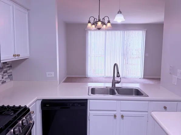 368 Maidstone Ct, Schaumburg, IL 60194