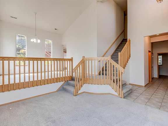 5th image of 209 Riverwood St
