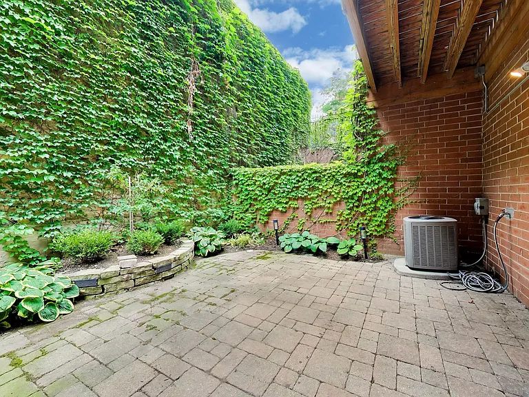 171 W Goethe St #B — Photo 37