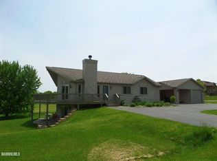 17-132 Edgewater Dr, Lanark, IL 61046