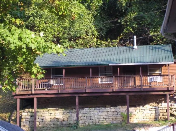 613 C St, Mc Gregor, IA 52157