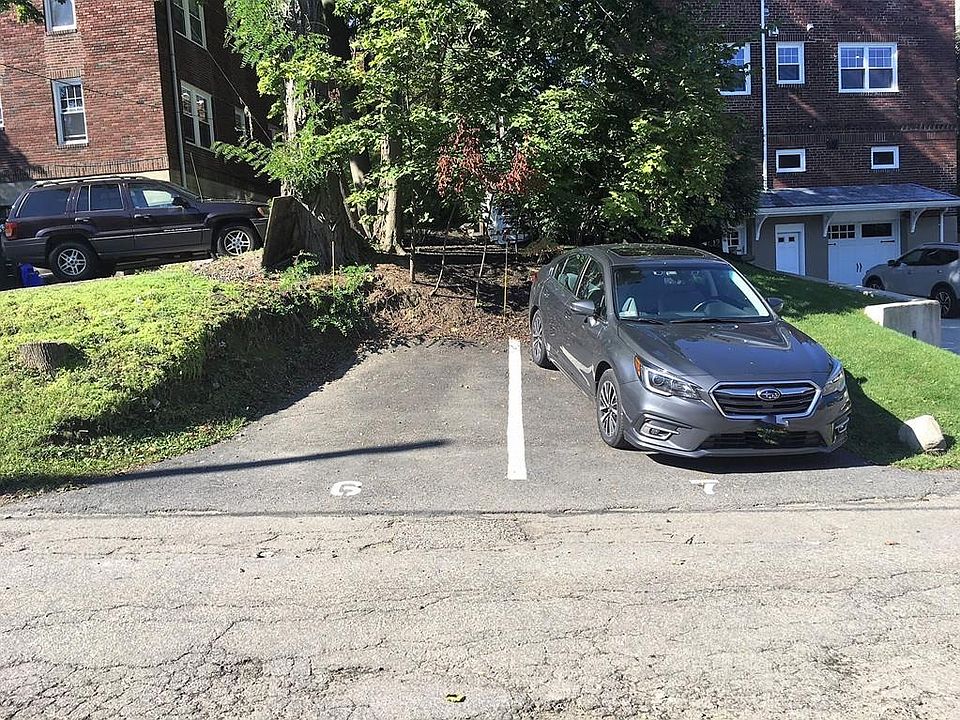 2nd image of 114 Addington Rd #P6