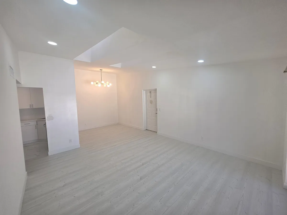 Building Photo - 205 Foxtail Dr #G3
