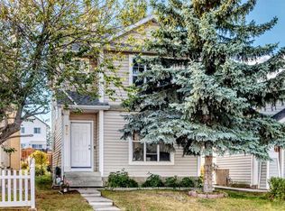 79 E Hidden Cres NW, Calgary, AB T3A 5L4