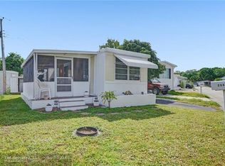 8640 SW 17th St, Davie, FL 33324