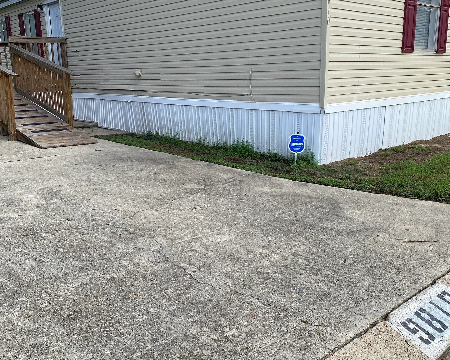 3 bed, 990 sqft, $1,250 — Photo 1