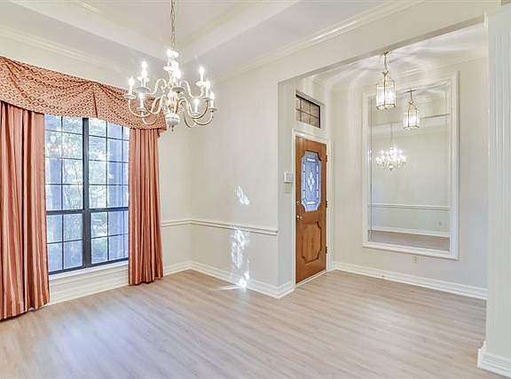 4th image of 6907 Thornbird Ln
