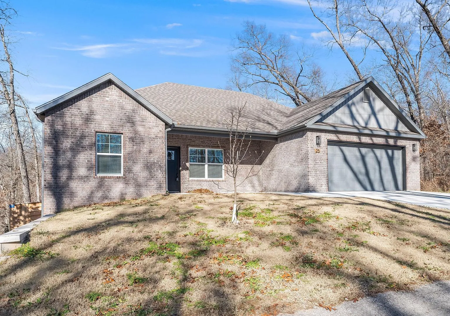 Welcome to this stunning 3-bedroom, 2-bathroom home that boasts a range of high-quality features ... — Photo 2