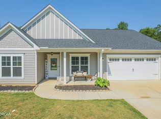 515 N Point Cir, Hartwell, GA 30643