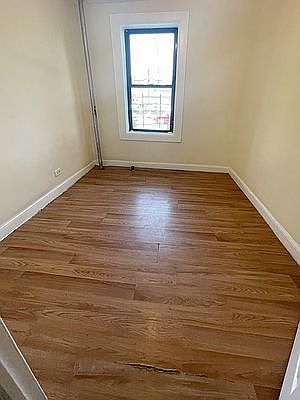4th image of 37-31 Crescent St #10