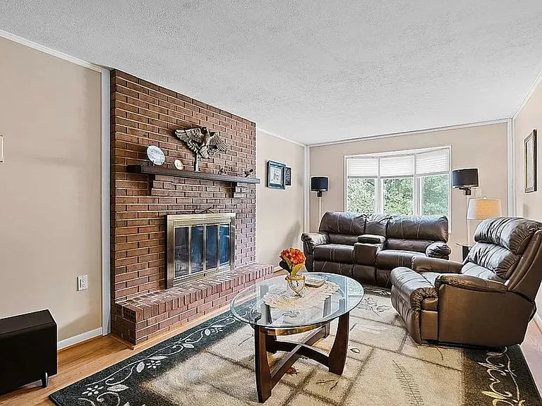6101 Chatham Dr — Photo 12