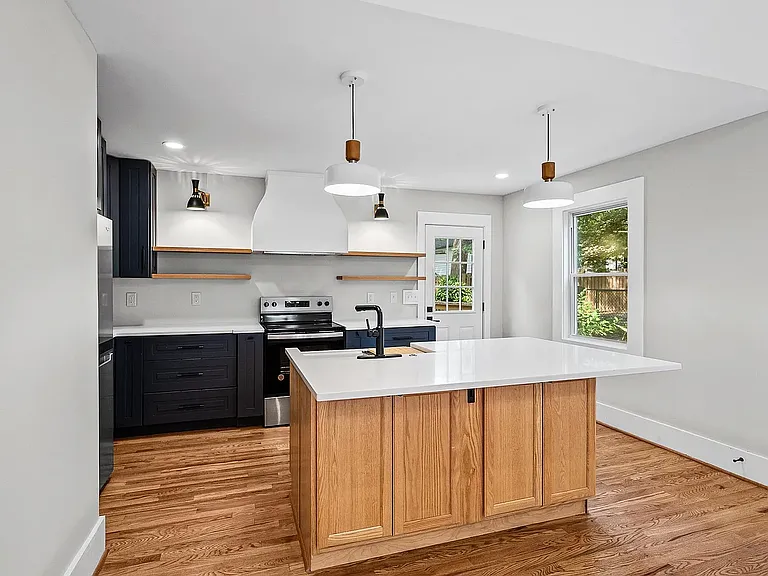 10 Amherst Ave — Photo 5