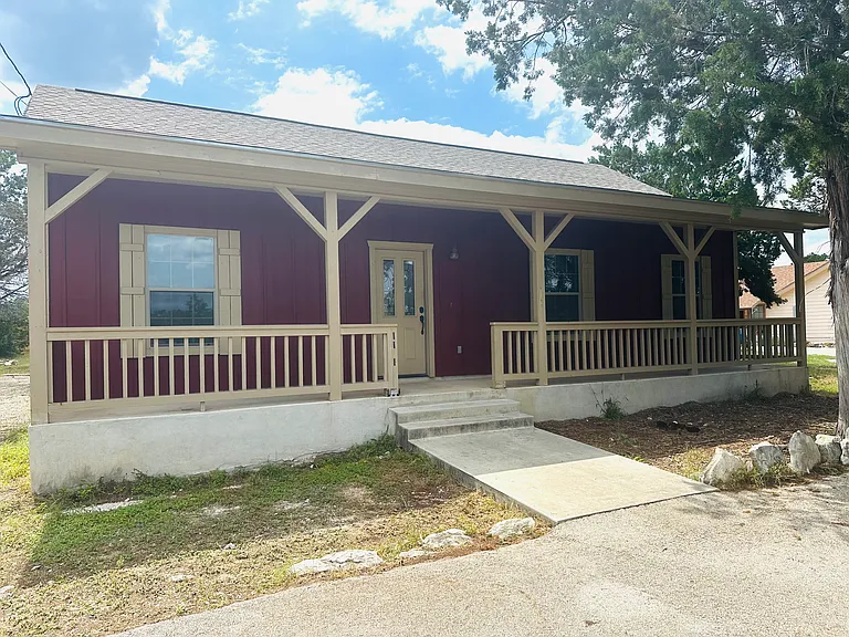 1005 Live Oak Dr — Photo 1