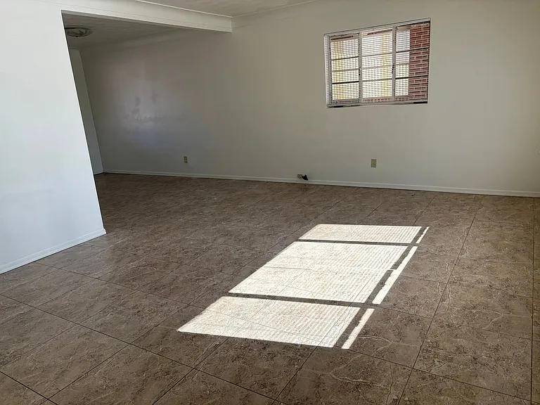 3221 E Linden St — Photo 27