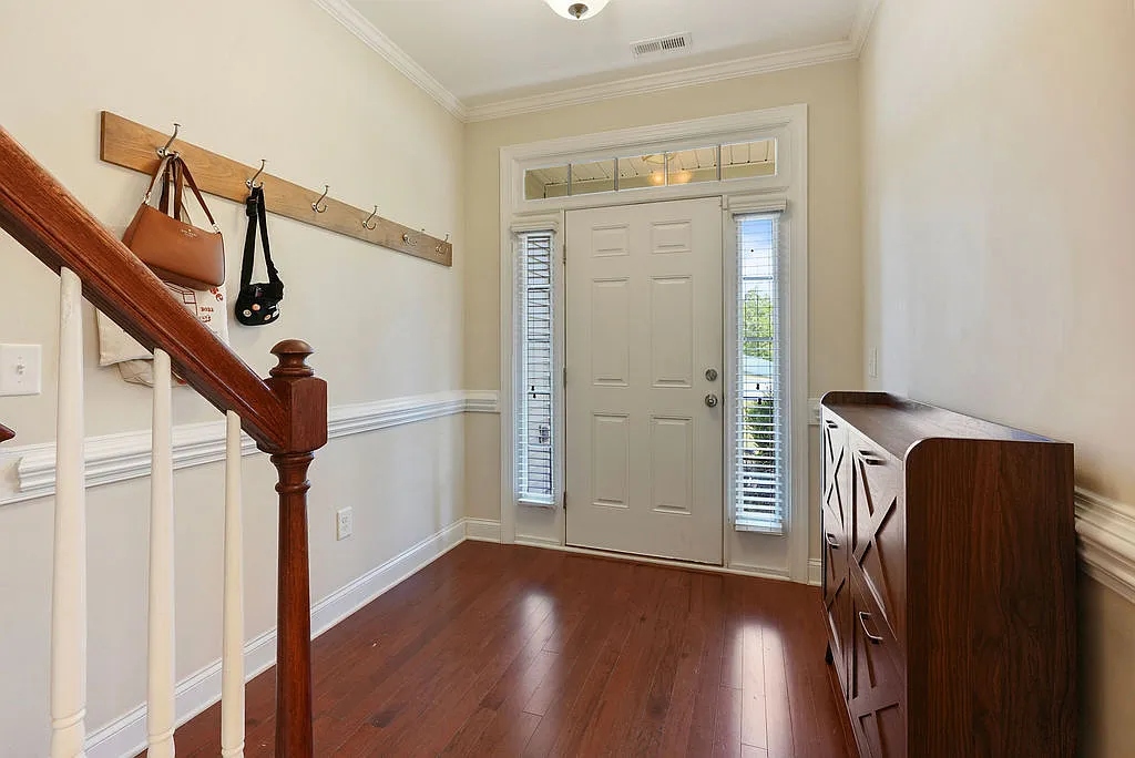 4 bed, 2578 sqft, $2,300 — Photo 2