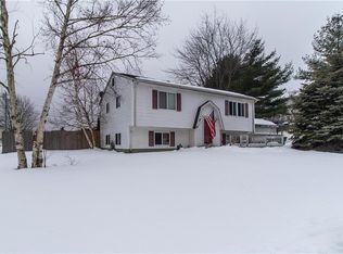 2 Kings Forest Ln, West Warwick, RI 02893