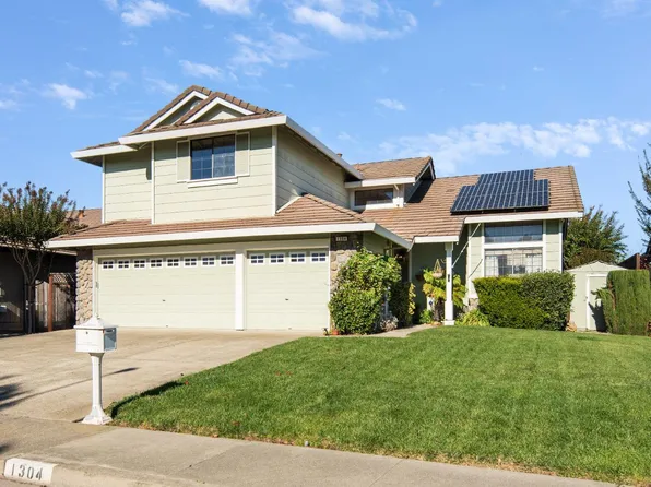 1304 Rosie Court, Rohnert Park, CA 94928