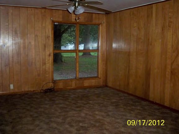5th image of 976 E Elm St