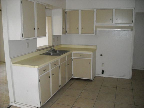 2nd image of 4855 Casa Oro St