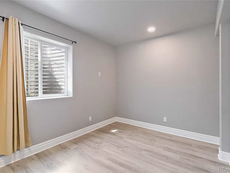 14700 Oslo Ave — Photo 23