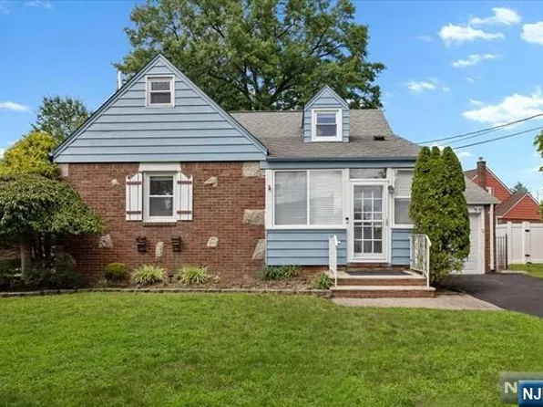 7-11 Harrison Dr, Fair Lawn, NJ 07410