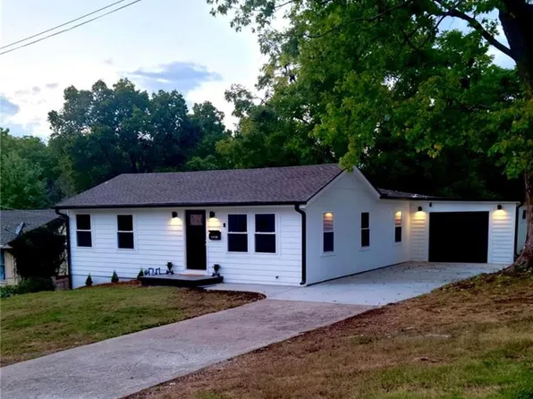 11128 E 27th St, Independence, MO 64052
