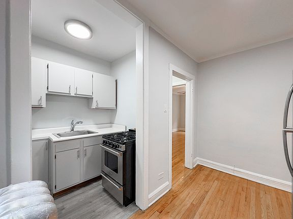 3rd image of 3431 N Marshfield Ave APT 1W