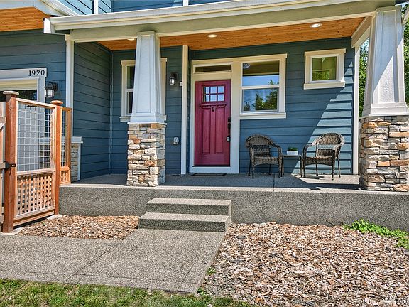 3rd image of 1920 Arbutus St NE