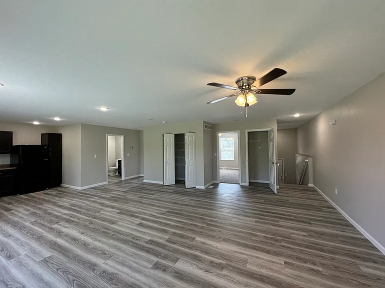 Creekside Apartments — Photo 57
