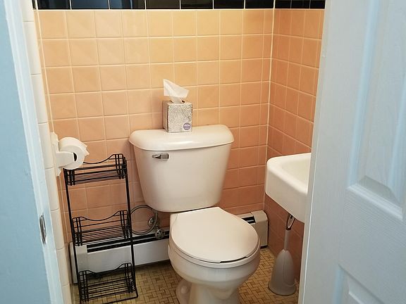 3rd image of 270 N Shore Dr APT 3