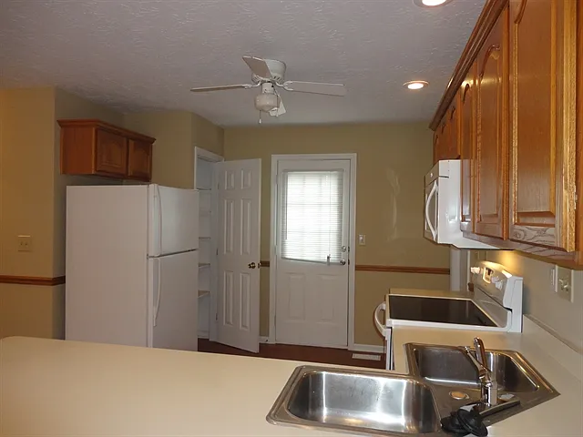 5079 Rockdale Rd — Photo 4