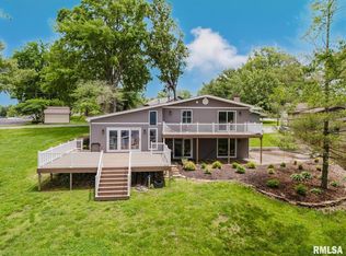1437 Nassau Ln, Flora, IL 62959