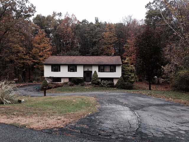 1st image of 15 Fieldstone Dr