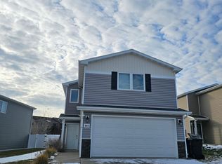 949 Madison Ln, Bismarck, ND 58503